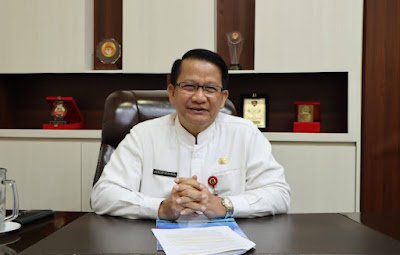 Kepala BKPSDM Kabupaten Tangerang, Hendar Herawan di ruang kerjanya. (Foto: Istimewa).