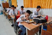 Menkopolkam Budi Gunawan saat tinjau Makan Bergizi Gratis di SMPN 61 Slipi, Jakarta Barat. (Foto: Istimewa).