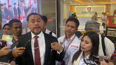 Pengacara Erles Rareral saat melaporkan Sopar Jefry Napitupulu ke Mabes Polri atas tindak pidana pengrusakan tempat ibadah. (Foto: Suara Realitas).