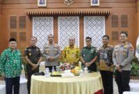 Selama Bulan Suci Ramadhan, Walikota Jakarta Barat, Uus Kuswanto mengajak masyarakat menjaga keamanan lingkungan. (Foto: Istimewa).