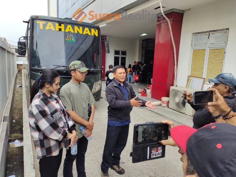 Udin saat Diwawancarai soal sidang praperadilan di Pengadilan Negeri Jakarta Utara. (Foto: news.devilo.co).