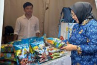 Wabup Intan mengucapkan terima kasih dan sangat mengapreasi Dinas Perindustrian dan Perdagangan beserta seluruh pihak yang terlibat dalam acara bazar tersebut. Harapannya kegiatan ini bisa bermafaat bukan hanya dirasakan masyarakat tapi juga para pelaku industri itu sendiri.(foto:istimewa)