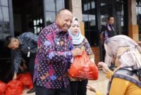 Camat Willy berharap, melalui program ini   pemerintah Kabupaten Tangerang menginterfensi dalam menekan inflasi dan menjaga stabilitas harga di pasar.(foto:istimewa)
