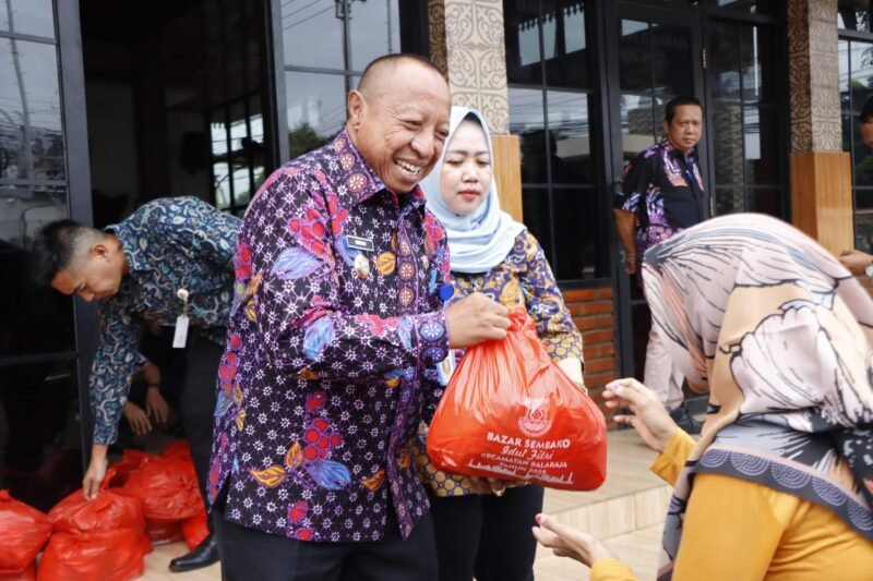 Camat Willy berharap, melalui program ini   pemerintah Kabupaten Tangerang menginterfensi dalam menekan inflasi dan menjaga stabilitas harga di pasar.(foto:istimewa)
