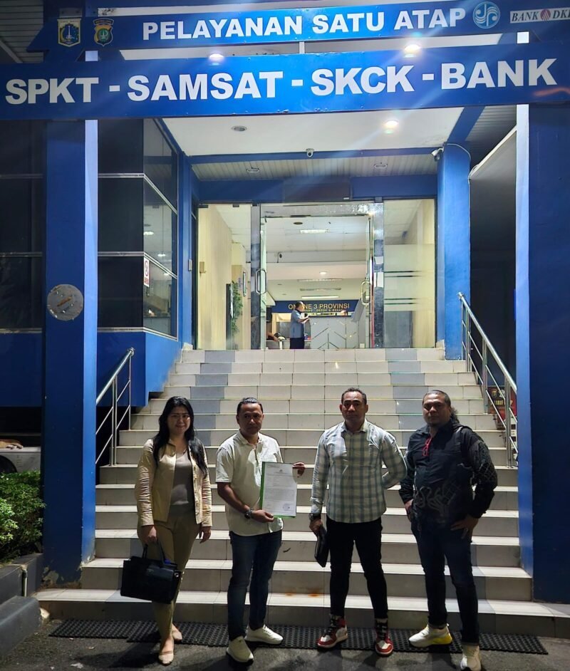 Kuasa hukum korban dari Firma Hukum YNN & Partners saat buat laporan di Polda Metro Jaya, Jumat (28/03/2025). (Foto: news.devilo.co).