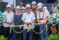 Gubernur DKI Jakarta, Pramono Anung Wibowo bersama Direktur Utama Perumda PAM Jaya Arief Nasruddin telah meresmikan 2 reservoir komunal hingga bagikan kartu air sehat di Tambora, Jakarta Barat. (Foto: Istimewa).