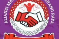 Astirah dan Atun warga RT 09/03 desa terima bantuan berupa sembako dan uang tunai dari Aliansi Masyarakat Tangerang Raya (ALMATARA) wujud kepedulian antar sesama (foto:suara Realitas.co)