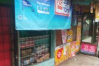 KETAHUAN: toko berkedok konter ponsel di Jatinegara, Cakung, Jakarta Timur, kedapatan menjual pil setan alias pil koplo. (Foto: Ekslusif news.devilo.co/Han).