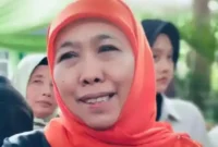 KPK akan menjadwalkan ulang pemeriksaan Gubernur Jatim, Khofifah Indar Parawansa sebagai saksi kasus dana hibah Pemprov Jatim. Dirinya diketahui ke Cina untuk hadiri wisuda putranya. (Foto: Monitor Indonesia/Ist).