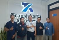 TERPANTAU: PUK FSPTI - KSPSI Transjakarta mendapat kunjungan mahasiswa dari kampus Polteknaker. (Foto: Istimewa).