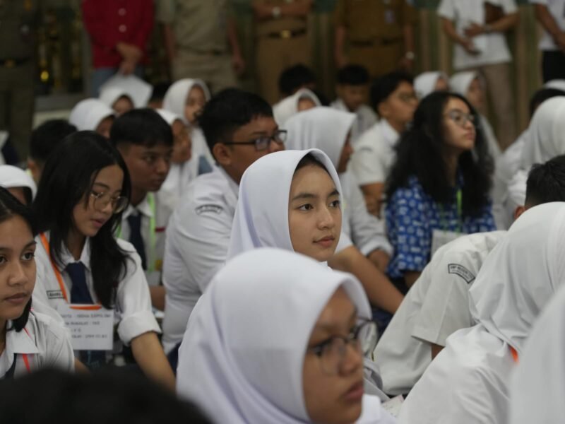POTRET MPLS 2025: peserta didik baru selalu diminta tanamkan kedisiplinan dan berprestasi oleh Pemkot Jakbar dan TP PKK di lingkungan sekolah. (Foto: Istimewa).