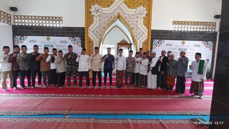 POTRET: Kades Purasari, Agus Soleh Lukman S.IP beserta jajaran bakal lakukan program Jumling secara rutin. (Foto: Istimewa).