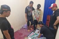 POTRET: Satres Narkoba Polres Jakbar saat berhasil ungkap peredaran narkoba jaringan internasional. (Foto: Istimewa).