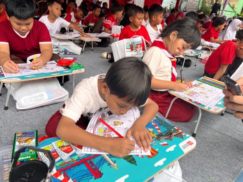 POTRET: siswa SDN 07 Kebayoran Lama Utara saat lomba mewarnai dari Pertamina Enduro. (Foto: Istimewa).