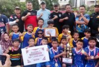 POTRET: tim futsal remaja U-12 dari RW 06 yang berhasil menjuarai Piala Lurah Papanggo. (Foto: news.devilo.co).