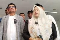 POTRET: (kiri) Ferdinand Matheus Kilikily, SH dan (kanan) Tuti Susilawati, SH., MH., C.Me saat dimintai keterangan news.devilo.co usai persidangan di PN Jakbar. (Foto: news.devilo.co). 
