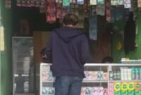 POTRET: carut marut peredaran pil koplo di Jagakarsa yang berkedok toko kosmetik. (Foto: news.devilo.co/Ruhan). 