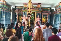 POTRET: Umat Hindu saat menggelar doa kebangsaan di Murugan Temple untuk Perdamaian Indonesia. (Foto: news.devilo.co).