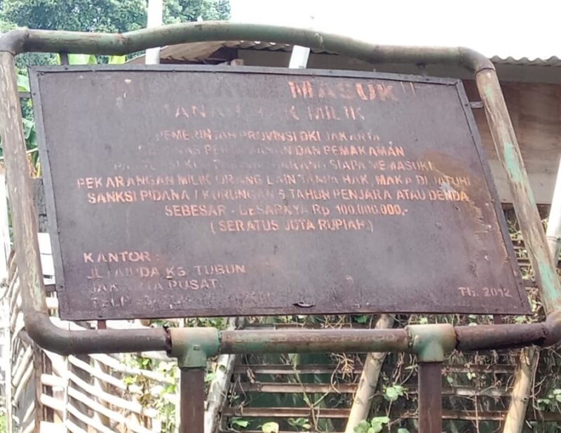 POTRET: sebuah lahan milik Dinas Pertamanan di Sunter Jaya sudah puluhan tahun terbengkalai. (Foto: news.devilo.co)