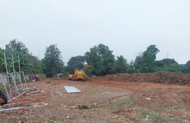 POTRET: lahan proyek pembangunan gedung baru Kejaksaan Negeri Jakarta Utara yang menuai reaksi warga sekitar. (Foto: news.devilo.co)