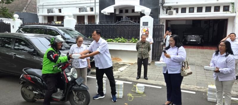 POTRET: Gekira saat aksi sosial Jumat Berbagi Kasih. (Foto: Istimewa)