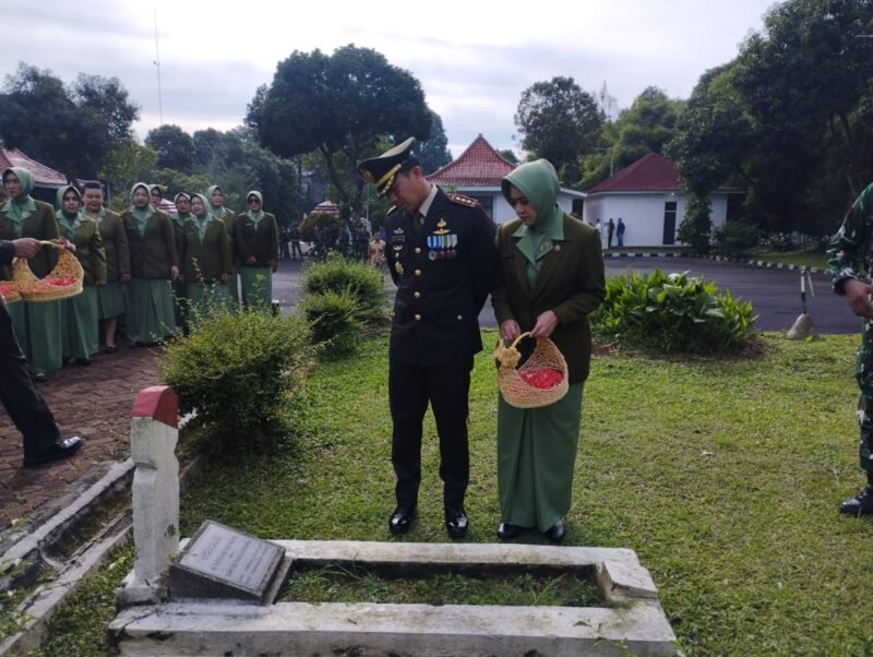 Kolonel Inf Ary Sutrisno, S.I.P, Ziarah Tabur Bunga HUT TNI ke-80 di Makam Pahlawan Seribu, Setu, Tangerang Selatan