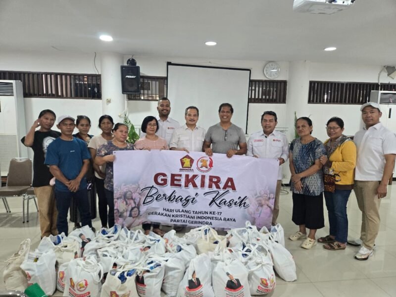 GEKIRA salurkan bansos sembako kepada umat yang kurang mampu di Gereja Santo Aloysius Gonzaga Cijantung, Jakarta Timur.