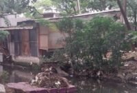 POTRET - bangunan liar (Bangli) di Bantaran Kali Sunter Agung marak dan menjamur. (Foto: Ekslusif Suara Realitas).