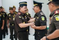 POTRET - Kepala Kejati Kepri, J. Devy Sudarso saat memimpin pelantikan dan serah terima jabatan asisten pidana umum. (Foto: Istimewa).