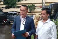 Julianus menerangkan kliennya mengajukan pelaporan pada 25 Februari 2025 lalu, dalam rangka memenuhi persyaratan klaim yang diminta perusahaan asuransi. Kliennya datang bersama saksi-saksi ke Polsek dan kemudian diberikan dokumen berupa Surat Keterangan Tanda Bukti Lapor (SKTBL) Nomor: SKTBL/10/IX/2024/SPKT/POLSEK DANAU PARIS tertanggal 12 September 2024 (sesuai waktu kematian Yuliana).