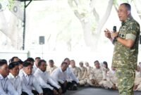 Brigjen TNI Faizal Rizal, S.I.P. berikan pengarahan kepada prajurit dan PNS bertempat di Makorem 052/Wkr, Kelapa Dua, Karawaci, Kabupaten Tangerang, Rabu (18/02/2026)